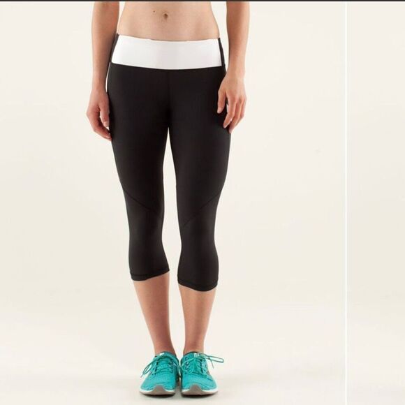 Lululemon Run: Mod Moves Crop Legging 10 - Picture 2 of 9